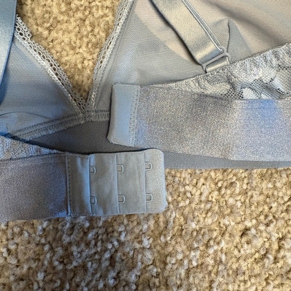 Victoria's Secret Gray Lace Bra with Adjustable Straps - Picture 15 of 16